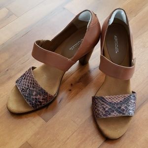 NWOT Aerosoles Adventure Sandals - Light Brown